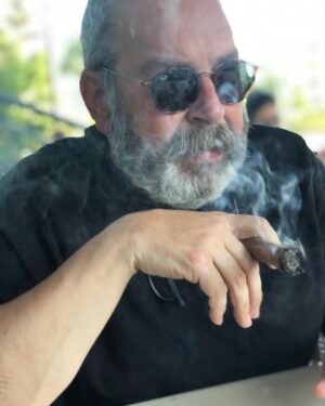 Ali Düşenkalkar Instagram - Hatırat.  Perşembe ya.