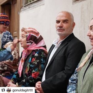 Ali Düşenkalkar Instagram - Hoş fotoğraflar ne denli zaman zaman sıkılıp ne üretken davranışlar içine girdiğimizi hoş anlatıyor. Sevgiler. @gonuldagitrt  @koprufilm @erdalcindoruk  @gulhantekin  @nazlipinarkaya  @semiherturk @ecemozkaya