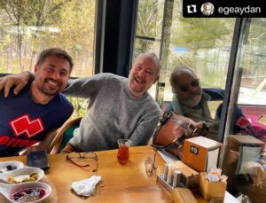 Ali Düşenkalkar Instagram - #Repost @egeaydan with @make_repost
・・・
Yansımam ali:) @adusenkalkar  Hiç bir zaman aslını inkar etmeyeceksin. 😂🤣🎩🎩 Vee @egeaydan  vee @srknkuru