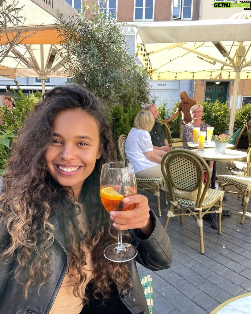 Alisha Boe Instagram - Me and my bff! 😮‍💨🥳 Copenhagen, Denmark