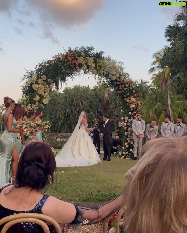 Alissa Violet Instagram - i love weddings! congrats @lelepons and @guaynaa 🤍💍 i’m so happy for you guys!!! Miami, Florida