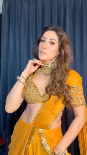 Alisshaa Ohri Instagram - Banno ki saheli ready for सगन! ✨

Outfit- @studiobagechaa 

[Alisshaa Ohri, Bollywood, Actor, Indian Outfit, Wedding Lookbook, Fashion Inspo, Trending, Outfit Ideas, Ethnic Edition, Explore Page, Fyp, Instagram]