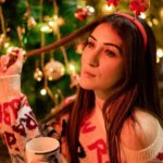 Alisshaa Ohri Instagram - Merry moments and bright smile on this Christmas Day! 🎄 #AlisshaaOhri #Actor #Bollywood #Christmas #merrychristmas #festivevibes #december
