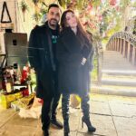 Alisshaa Ohri Instagram - Cherishing the magic of Christmas surrounded by the warmth of my family. 🌟❤️⁣ ⁣ ⁣ ⁣ ⁣ ⁣ ⁣ ⁣ ⁣ ⁣ ⁣ #AlisshaaOhri #Actor #Bollywood #FamilyTimes #Memories #Christmas