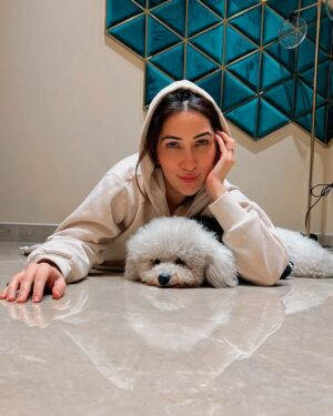 Alisshaa Ohri Instagram - with you I live a pawfect life❤️⁣
⁣
⁣
⁣
⁣
⁣
⁣
⁣
⁣
⁣
#AlisshaaOhri #Actor #Bollywood #Actress #DogLover #PetParentLife #FurBabyLove