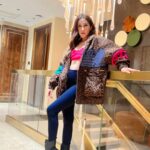 Alisshaa Ohri Instagram - Bringing the heat to this cold night in style 💗✨ ⁣ ⁣ ⁣ ⁣ ⁣ ⁣ ⁣ ⁣ #AlisshaaOhri #Actor #Bollywood #WinterNights #WinterJacket