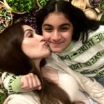 Alisshaa Ohri Instagram - Yes! We all love food!❤️⁣ ⁣ ⁣ ⁣ ⁣ ⁣ ⁣ ⁣ ⁣ ⁣ ⁣ ⁣ ⁣ ⁣ #AlisshaaOhri #Actor #Bollywood #FamilyTime #FoodLove