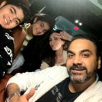 Alisshaa Ohri Instagram - Yes! We all love food!❤️⁣ ⁣ ⁣ ⁣ ⁣ ⁣ ⁣ ⁣ ⁣ ⁣ ⁣ ⁣ ⁣ ⁣ #AlisshaaOhri #Actor #Bollywood #FamilyTime #FoodLove
