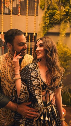 Alisshaa Ohri Instagram - Diwali shenanigans at its best! ✨🎆⁣
⁣
⁣
⁣
⁣
⁣
Outfit: @shopmulmul⁣
⁣
⁣
⁣
⁣
⁣
⁣
#AlisshaaOhri #Actor #HappyDiwali #DiwaliParty #DiwaliCelebration #FestivalOfLights