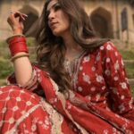 Alisshaa Ohri Instagram - Tere layi hi paya chuda Tere layi hi bindiya Tainu dekh dekh channa Har roz jeeni aan MUA: @jishanmua Outfit: @shopmulmul #AlisshaaOhri #Actor #KarwaChauth #FestivalSeason #TraditionalVibes #KarwaChauthSpecial #FestiveFeels #IndianTraditions #Trending #Viral #InstaGood #InstaDaily #ReelFashion
