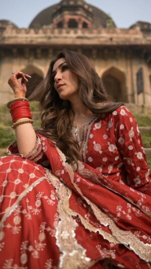 Alisshaa Ohri Instagram - Tere layi hi paya chuda
Tere layi hi bindiya
Tainu dekh dekh channa
Har roz jeeni aan

MUA: @jishanmua
Outfit: @shopmulmul

#AlisshaaOhri #Actor #KarwaChauth #FestivalSeason #TraditionalVibes #KarwaChauthSpecial #FestiveFeels #IndianTraditions #Trending #Viral #InstaGood #InstaDaily #ReelFashion