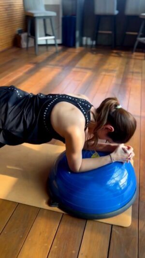 Alisshaa Ohri Instagram - #NoDaysOff💪🏻⁣
⁣
⁣
⁣
⁣
⁣
⁣
⁣
⁣
⁣
⁣
#SundaySweatSession #FitnessOnSunday #SundayWorkoutMotivation #HealthySunday #SundayFundayFitness #SundayStrength #WeekendWorkout #SundayFitnessGoals #SundayFitLife #GetFitOnSunday #SundayActive #SundayFitnessChallenge