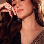Alisshaa Ohri Instagram - नज़ाकत और थोडीसी मुस्कान 🤎⁣ ⁣ ⁣ ⁣ ⁣ ⁣ ⁣ VC: @shutterstrings⁣ ⁣ ⁣ ⁣ ⁣ ⁣ ⁣ ⁣ ⁣ #AlisshaaOhri #Actor #SareeFashion #SareeGoals #SareeStyle #IndianWear #SareeInspiration #SareeDraping #SareeTrends #SareeGlamour #TraditionalAttire #SareeShoot #SareeDiva #SareeElegance