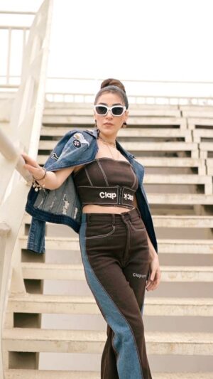 Alisshaa Ohri Instagram - 💙

Outfit- @clapbackk.in
Bag- @balenciaga @jacquemus
Glares- @hamster_london
