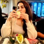 Alisshaa Ohri Instagram - Yes! We all love food!❤️⁣ ⁣ ⁣ ⁣ ⁣ ⁣ ⁣ ⁣ ⁣ ⁣ ⁣ ⁣ ⁣ ⁣ #AlisshaaOhri #Actor #Bollywood #FamilyTime #FoodLove