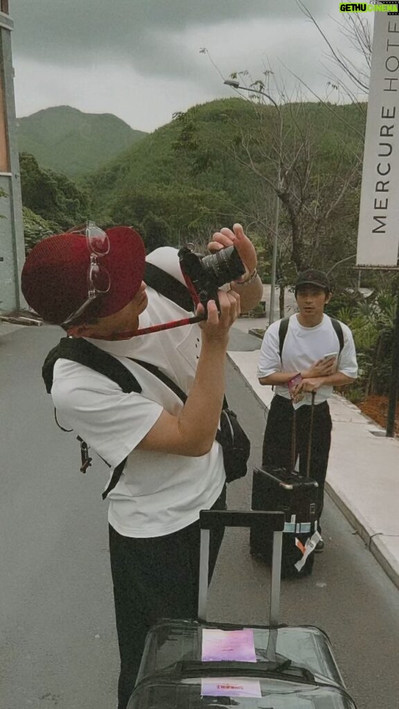 Allison Lin Instagram - 這上片的速度，顯示了我對這份工作的熱情❤️‍🔥 #演員們的旅行 #峴港 #巴拿山法國村