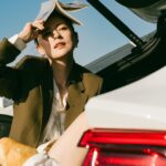 Allison Lin Instagram - 一直都是愛車人士的我，很開心這次有機會可以和 Audi 合作 Audi Q8 的大器美學，讓我更顯自信風采 寬敞大空間，享受最療癒的時光 優美的輪廓和車頂曲線，讓人一眼就想留住它的美 如同我拿著最愛的相機，每一刻都想留住最美好的剎那 讓生活不只是過活，更是精彩的活過 跟我一起讓每分每秒更加美妙🫶 現在至 Audi 展示中心完成任一車款試駕，即可獲得限量 Audi x It’s Saturday 聯名純手工水泥蠟燭，還有機會免費入住星級飯店，體驗【 2 天 1 夜 Audi 極嚮之旅 】 @audi_tw #Audi #AudiTaiwan #AudiQ8