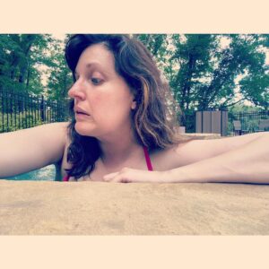 Allison Tolman Instagram - Immediately before and after spotting the biggest ant I’ve ever seen.