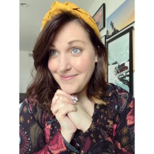 Allison Tolman Instagram - Very excited for my first Fall since finding out I can wear yellow. 🍂