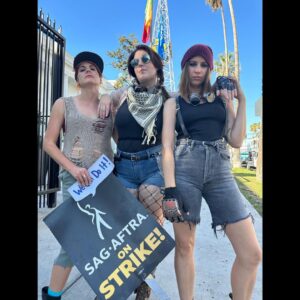 Allison Tolman Instagram - Me and the gorls at the end of the world (strike????). #PostApocalypticPicket