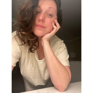 Allison Tolman Instagram - In Chicago- sans make up, sans pants, sans fucks left.