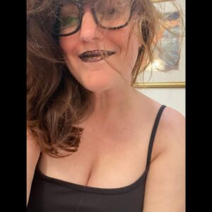 Allison Tolman Instagram - Trying out make up options for the Beyoncé concert but also my new glasses came in. This is who I am now, deal with it. 🤷🏻‍♀️