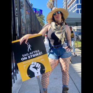 Allison Tolman Instagram - Me and the gorls at the end of the world (strike????). #PostApocalypticPicket