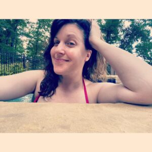 Allison Tolman Instagram - Immediately before and after spotting the biggest ant I’ve ever seen.