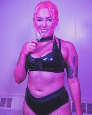 Allison Woodard Instagram - 😈I’m so bad and I don’t give a damn I love it when you’re mad 😈
.
.
.
.
#alliekatch #wrestling #deathmatchwrestling #womenswrestling #intergenderwrestling #knife #arcticfox #ladygaga #badkids
