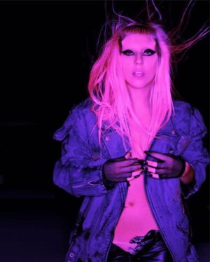 Allison Woodard Instagram - 😈I’m so bad and I don’t give a damn I love it when you’re mad 😈
.
.
.
.
#alliekatch #wrestling #deathmatchwrestling #womenswrestling #intergenderwrestling #knife #arcticfox #ladygaga #badkids
