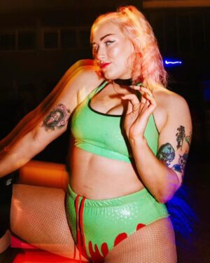 Allison Woodard Instagram - or do you not think so far ahead?
.
.
.
.
#alliekatch #wrestling #womenswrestling #intergenderwrestling #tagteamwrestling #bussy #frankocean #yardtheatre