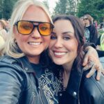 Alma Hätönen Instagram - Tänään juontokeikalla Puujärven hyväksi🌿 Lipuilla kerättiin 15 000 euroa hyväntekeväisyyteen 🥹 Pidetään luonnosta huolta yhdessä 💚 Karjalohja