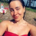 Alma Hätönen Instagram - Maailman ihanimmat pari päivää mökillä 🥹🦋 Tiedostin sen, että tässä hetkessä just nyt kaikki on tosi hyvin. Jossain vaiheessa tulee varmasti jotain murhetta, kuten elämään kuuluu, mutta _nyt_ on tasapaino ja rauha.✨