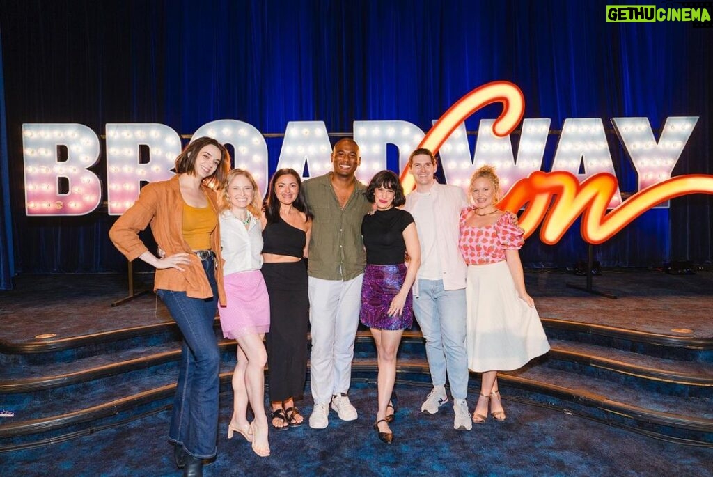 Amanda Jane Cooper Instagram - One of the sweetest days of summer: @bwaycon edition! 🍓 Thank you @qubrown and @youvegotkev of @sentmenpod for hosting this splendid panel of wondrous @wicked_musical women. Stay tuned for episode details! @alyssajoyfox @jennydinoia @hayley_podschun @taliasuskauer Photos by @abrunkus BroadwayCon