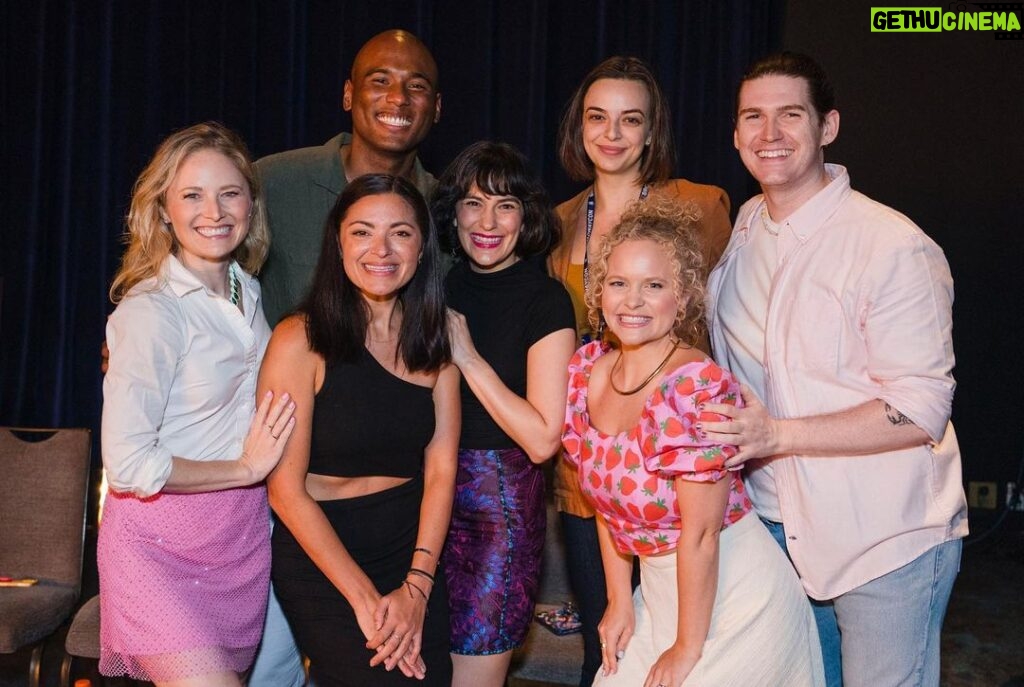 Amanda Jane Cooper Instagram - One of the sweetest days of summer: @bwaycon edition! 🍓 Thank you @qubrown and @youvegotkev of @sentmenpod for hosting this splendid panel of wondrous @wicked_musical women. Stay tuned for episode details! @alyssajoyfox @jennydinoia @hayley_podschun @taliasuskauer Photos by @abrunkus BroadwayCon