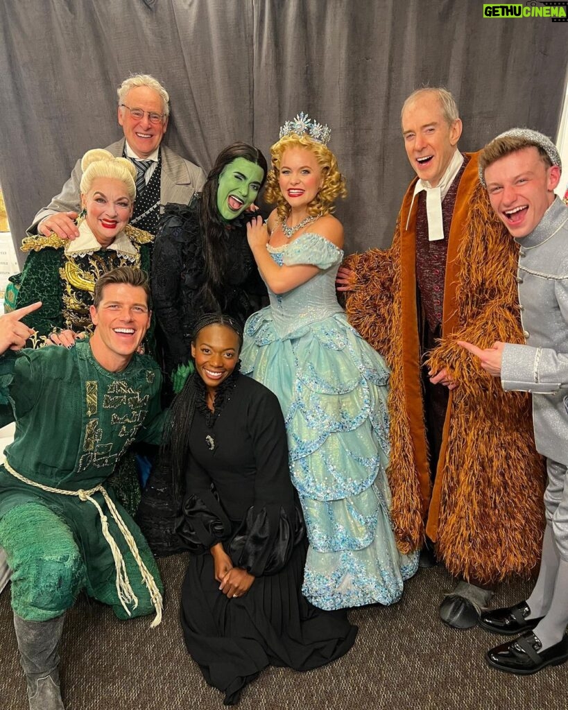 Amanda Jane Cooper Instagram - Honored to be back at the Gershwin for a clock tick! And to finally play with the amazing @alyssajoyfox & this entire brilliant company on Saturday. As she pointed out: we’re the AJ’s! 💚 Thank you for your warm welcome back, friend. Each time I step into Glinda’s shoes I’m all the more struck by the gift of @wicked_musical. Here for a tick tock as bubble back-up. 🫧 I’ll always be grateful! WICKED The Musical