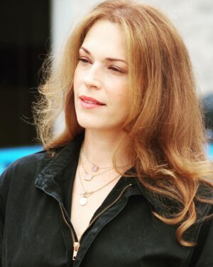 Amanda Righetti Instagram - Contemplating my #raceday strategy. 🤔 📸: @speedwaycj 
#IrwindaleSpeedway #May20th
#TSCAlliance #StepForwardForACure 
#celebrityrace #youracela @tscalliance @irwindalespeedway @youracela 🏎️