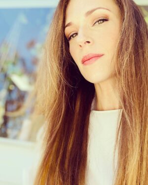 Amanda Righetti Instagram - May love and light guide your week 🤍 #geterdone #monday