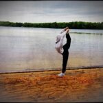 Amanda Zhou Instagram – #tbt to camping,
bielmann spins, nature, and hoodies that scrunch up.
.
.
.
#spinningoutnetflix #travelcravings #trails #nostalgic #views #figureskating #musclememory #flexible #bendyyogis