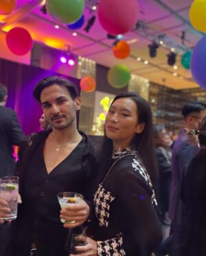 Amanda Zhou Instagram - Cheers 🥂 
.
Thank you @alxhf and congrats on your win! YOU DESERVE IT!
#fourseasons