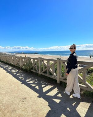 Amanda Zhou Instagram - When work becomes fun
When pain becomes joy 
When time stops in memories
When the sun shines after a rainstorm
When you’re checking if you’ve all gone 10-2 for a healthy stay.