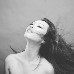 Amanda Zhou Instagram - #tbt to my #hairflip cause it’s summertime baby @patricia_makeup_artistry @shuuemura lashes