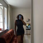 Amie Bramme Sey Instagram - Mmm är helt med på känslan av trötthet när man ser denna klänning överallt på alla basic bitches just nu jag vet jag vet MEN samtidigt - medge att just jag bär upp den På. Ett. Sätt som liksom gjorde det värt att se den en gång till?