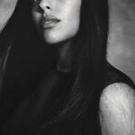 Amie Bramme Sey Instagram - Cuteness & coolness overload när Amie Bramme Sey och dottern Eira fotograferades för ELLEs stora kärleksnummer! 💕 Amie bär klänning från Ann Demeulemeester, kavaj från Gemme Collective. Eira bär kavaj från Gemme Collective och Arket. Fotograf: Alejandro Sonoro/Sauvage TV @alejandro_sonoro Stylister: Anna Fernandez/Lundlund och Lisa Lindqwister/Lundlund @annafernandezlgb @lisalindqwister Makeupartist: Ignacio Alonso/Lundlund @iggifly Hårstylist: Deshimona Nathanael/Mikas Looks @deshi1