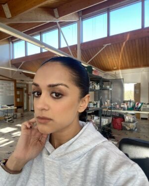 Amy-Leigh Hickman Instagram - Press junket day 1 for #YouS4 done from the comfort of me dressing room. Make up by @carly_guy_mua - thanks to @cmoorefashion for styling (obvs not in this pic where I’m in my scruffs I did get changed) 🧡 @younetflix
@giovanniraspini
@me_andem
@zoeandmorgan