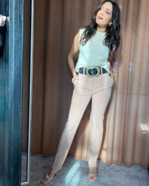Amy-Leigh Hickman Instagram - Press junket for #YouS4 Day 2 ft @pennbadgley then me saying hello to @dobbscld at the door. Make up by @nathalieeleni_beauty hair by @svenbayerbach and styling by @cmoorefashion 🧡