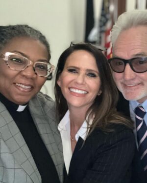 Amy Landecker Instagram - An Incredible Day in DC for The Summit For Religious Freedom hosted by @americansunited The separation of church and state is essential to democracy and freedom and equality. Tell your Senators to support the Do No Harm bill to protect all of us from the dangerous erosion of that separation. #onenationallbeliefs