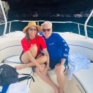 Amy Landecker Instagram - Thank you @oceanbluekona for an absolutely incredible adventure. Can’t wait to download the GoPro fishies. My mind is completely blown by how stunning nature is. Thank you for bringing it so close. And for the great tunes!