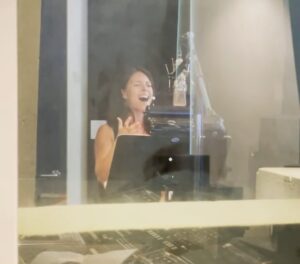 Amy Pemberton Instagram - So much fun recording ‘Future Favorite’ written by the amazing @djc242 for @cw_legendsoftomorrow 🙏🏻💜 #fidgetysinger🤣 @watertowermusic Now on Spotify! @spotify 

🎞 @directorkristin 

Repost from @directorkristin
•
So fortunate to attend the studio recording of Future Favorite sung by the AMAZING @missamypembs 🎵🎶🎤Written by @djc242. I love this song! 😍#legendsoftomorrow