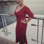 Amy Schumer Instagram - The @nypost said my sunhat in my previous was unflattering. How dare you? That hat was voted most flattering hat by women trying to protect themselves from the sun